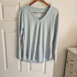 Chaser M Long Sleeve Top Excellent Like-New Condition